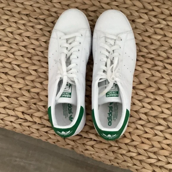 Adidas Classic White and Green Shoes - Picture 5 of 10